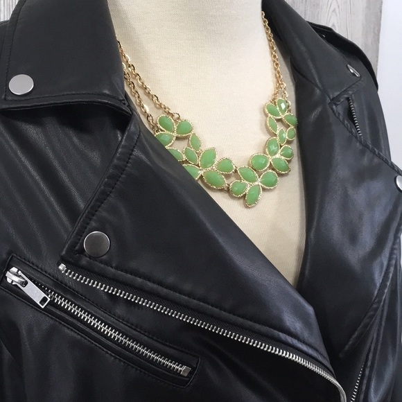 Forever 21 Green Leaf Statement Necklace 20.5” - Picture 3 of 9